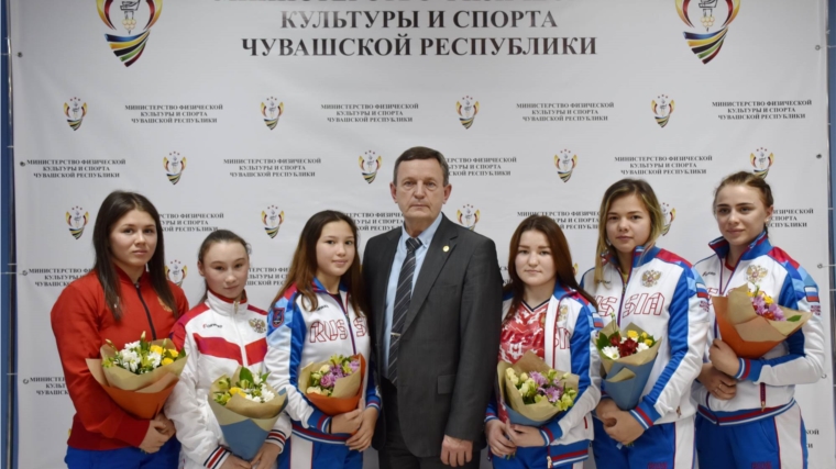 Встреча Михаила Богаратова с призерами всероссийских и международных соревнований по женской вольной борьбе
