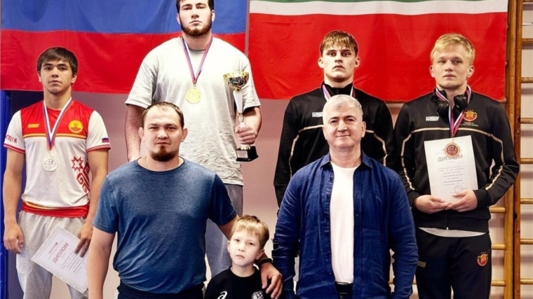 С ВС по спортивной борьбе с бронзовой медалью