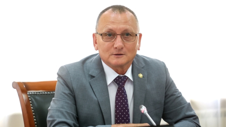Министр физической культуры и спорта Чувашской Республики Василий Петров поздравил коллег с Днём физкультурника